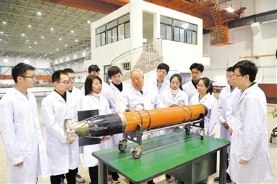重磅！2021年全国十大教育新闻新鲜出炉 · 配图