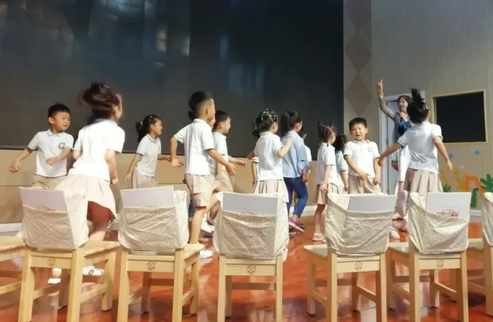 名师引领 共促成长——《幼儿快乐阅读》 · 配图