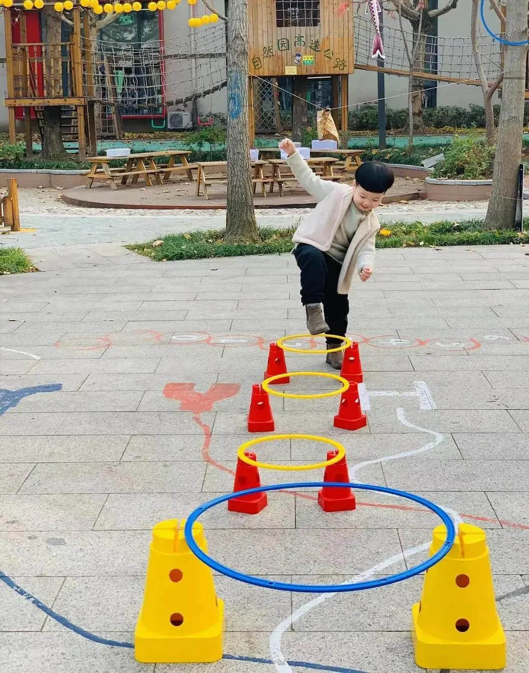 欢“趣”运动 乐享童年 | 幼儿园锻炼进行时 · 配图