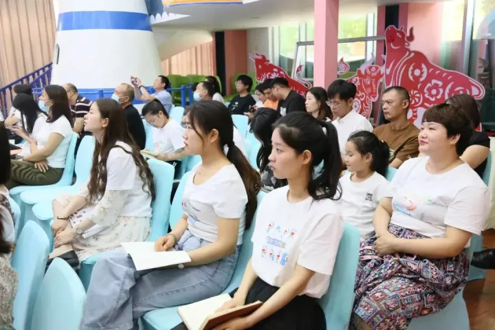 名师引领 共促成长——《幼儿快乐阅读》 · 配图