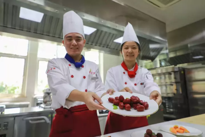 重磅！2021年全国十大教育新闻新鲜出炉 · 配图