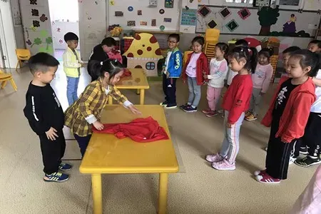 幼儿园老师向家长反应孩子的情况,方法很重要 · 配图